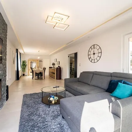 Jacuzzi - Basketball Court - Big Garden - 9 Guests *