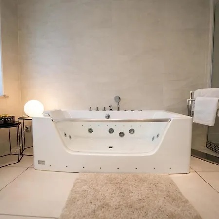 Jacuzzi - Basketball Court - Big Garden - 9 Guests